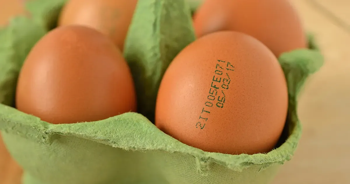 ¿Cómo puede saber si el huevo está caducado?